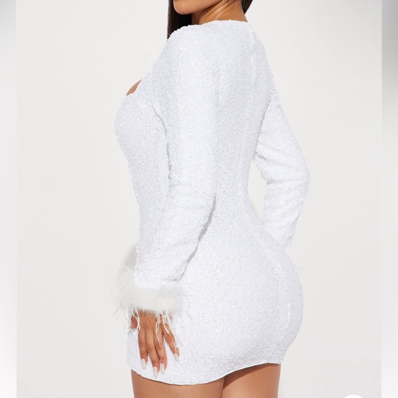 Elegant White Long Sleeve Dress - Picture 3 of 3